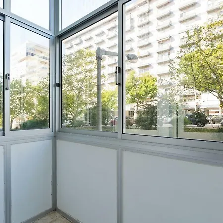 Beautiful 2 Bed Apt, Sleeps 6 Nr Benfica Apartment *